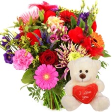 Bouquet with hearts + I love you hug (Mothers Day bouquet with hearts and feathers + white I love you cuddly toy)